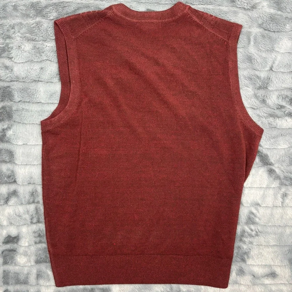 Dockers Mens Burgundy V-Neck Sweater Vest Maroon Grid Knit Size Medium 8044